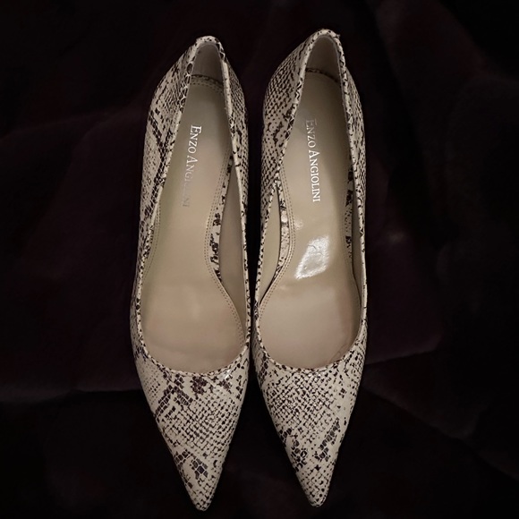Enzo Angiolini Ladies “Snakeskin” Pointed Toe Pumps. Size 9M - Picture 3 of 9
